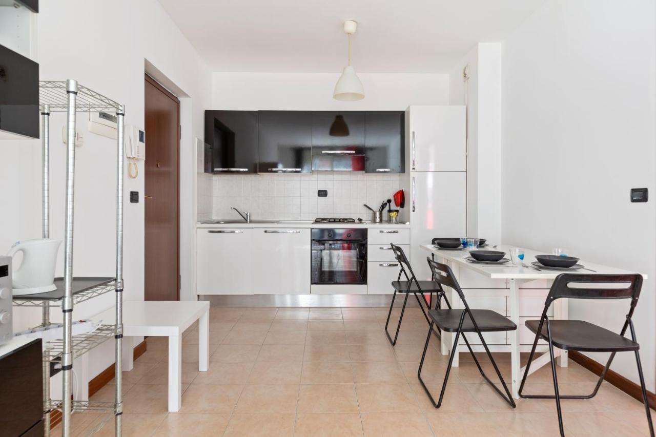 Milano-Rubattino Budget Apartment Bagian luar foto